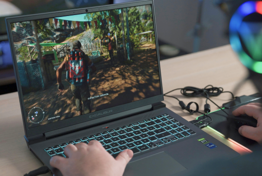 Attendee using gaming laptop for gaming event